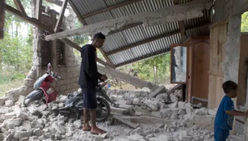 Tërmeti në Indonezi, rritet bilanci tragjik: 53 të vdekur dhe mijëra banorë në kërkim të ndihmës urgjente