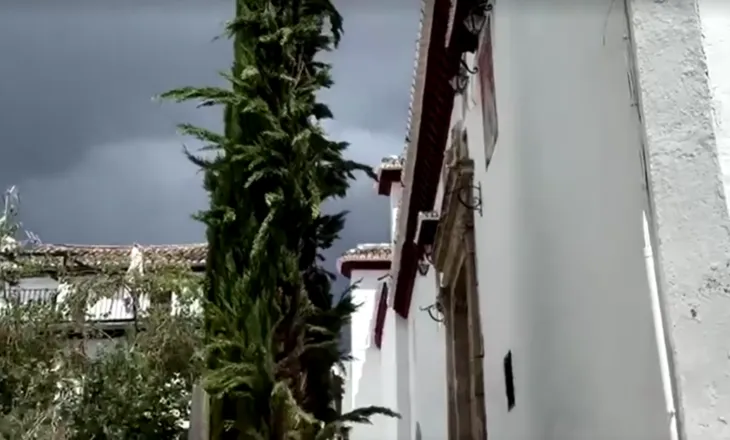 Tërmeti trondit Spanjën! Dëme në ndërtesa dhe makina, panik te banorët
