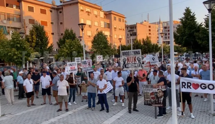 “Territorialja”/ Protestë në Rrogozhinë kundër bashkimit me Kavajën
