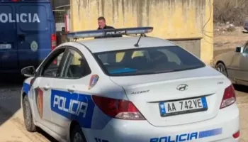 Terror në Urën e Milotit/  Një person qëllon me armë nga makina ndaj një ‘Audi’ tjetër