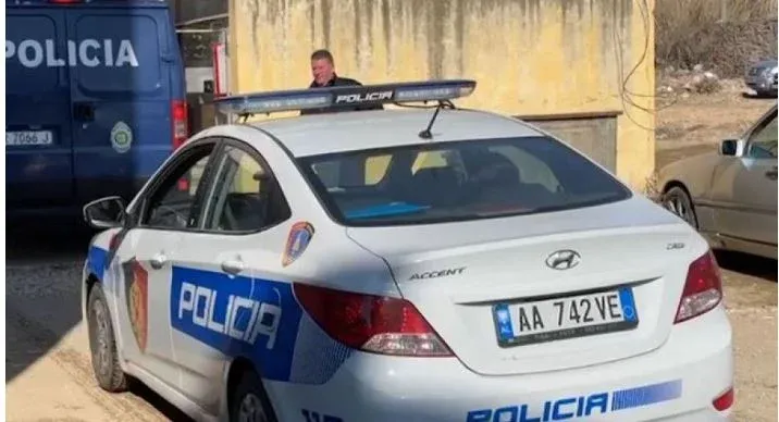Terror në Urën e Milotit/  Një person qëllon me armë nga makina ndaj një ‘Audi’ tjetër