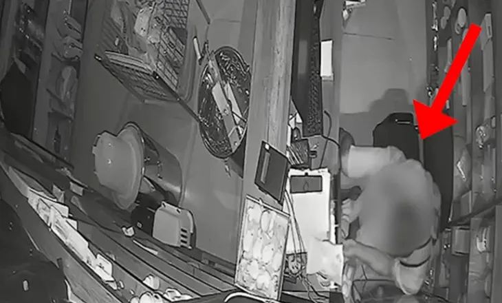 Thyen arrestin në shtëpi dhe kryen 8 vjedhje brenda një jave, kapet 20-vjeçari në Tiranë