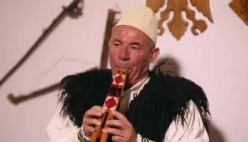 Tingulli i Labërisë po kalon te brezi i ri, rikthehet kursi falas i fyellit