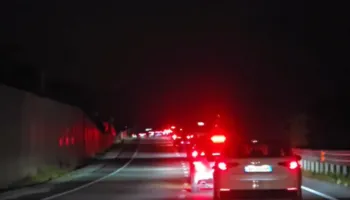 Trafik i rënduar dhe radhë kilometrike në kthim nga jugu, kolona automjetesh nga “Tuneli i Llogarasë” drejt Vlorës!