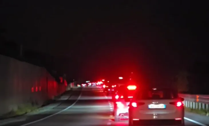 Trafik i rënduar dhe radhë kilometrike në kthim nga jugu, kolona automjetesh nga “Tuneli i Llogarasë” drejt Vlorës!