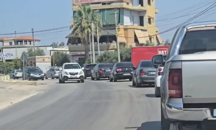 Trafik i rënduar në hyrje të Fierit, kolona automjetesh deri në 3 kilometra