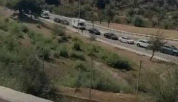 Trafik i rënduar në Qafë Botë/ Vonesa dhe radhë të gjata, pala greke punon vetëm me dy sportele