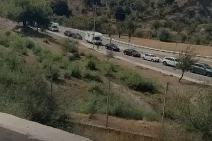 Trafik i rënduar në Qafë Botë/ Vonesa dhe radhë të gjata, pala greke punon vetëm me dy sportele