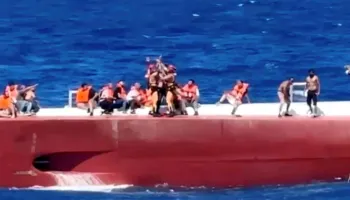 Trageti me 279 persona u ndalua fillimisht për shkak të motit, por u lejua të nisej një orë më vonë