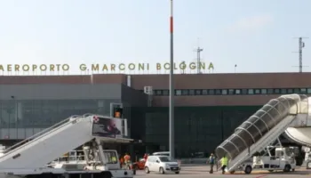 Tragjedi në aeroportin e Bolonjës, shqiptari ndërron jetë pas uljes së avionit nga Tirana