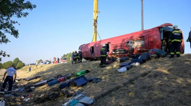 Tragjedi në Hungari/ Përmbyset autobusi, 12 të vdekur dhe 10 të plagosur, dyshohet se shoferi ra në gjumë