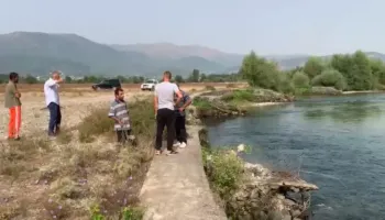 Tragjedi në lumin Drin! Gjendet trupi i pajetë i 7-vjeçares, rrjedha e ujit mori pesë familjarë