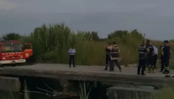 Tragjedi në Lushnjë/ Makina përfundon në kanalin vaditës, humbin jetën dy gra (EMRAT)