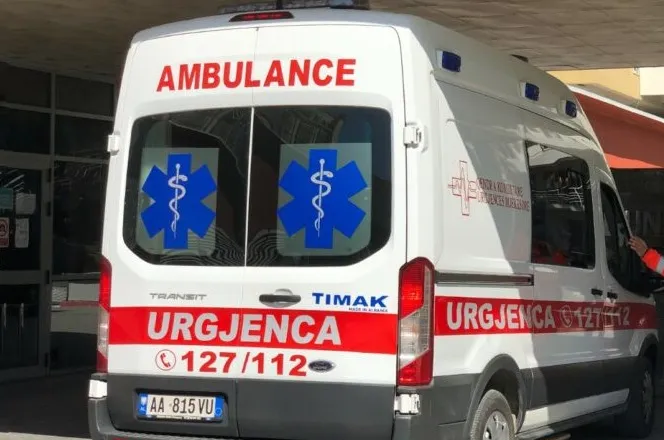 Tragjedi në Pogradec! 37-vjeçarja shtatzënë humb jetën gjatë transportit drejt Tiranës, dyshohet për hemorragji të brendshme