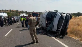 Tragjedi në Turqi/ Shpërthen goma e minibusit, humbin jetën 7 persona, mes tyre dy fëmijë
