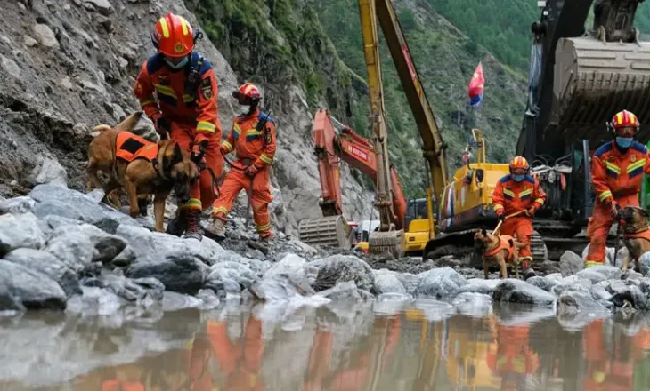Tragjedia në Nepal/ Mbi 900 viktima dhe 4 mijë të zhdukur, vijon “gara me kohën” për të mbijetuarit