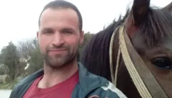 Tragjedia në Rrashbull, babai i 3 fëmijëve u përplas nga makina dhe u la për më shumë se 4 orë në rrugë, shoferi u largua