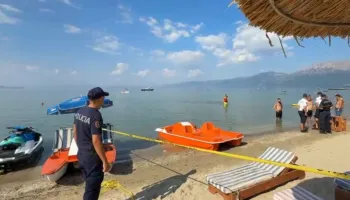 Tragjike/ 32-vjeçari nga Maliqi humb jetën, u hodh nga varka në liqen (DETAJE)