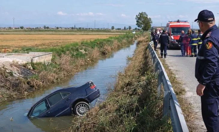 Tragjike/ Makina përfundon në kanal, dy gra rreth të 50-tave humbin jetën