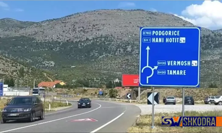 Transportonin 15 emigrantë afrikanë drejt Hanit të Hotit, arrestohen 2 të rinj nga Fushë Arrëzi…