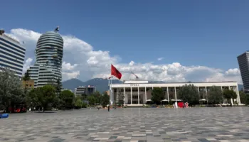 “Travelweek”: Tirana moderne: Kryeqyteti shqiptar që po fiton një identitet të ri