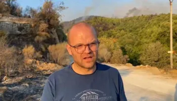 “Tre deri në gjashtë helikopterë, mund të vinin në kontroll situatën”/ Kalaja: Ndërkohë, banorët sillen si zjarrfikës