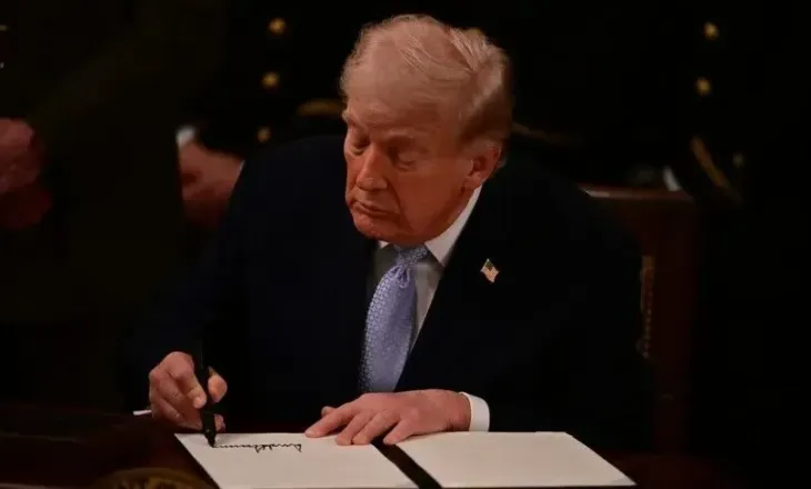 Trump vendos tarifa deri në 100% për dronët e importuar