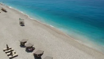 Turistja gjermane humbi jetën në Palasë, Policia e Vlorës jep detaje: Dyshohet nga arresti kardiak