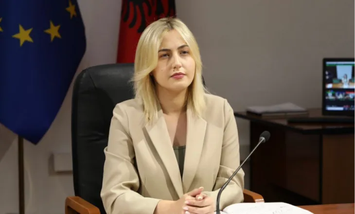 “Turizmi i boteve me ujë”/ Zhupa, denoncon skandalin: Saranda e Ksamili pa ujë, në kulmin e sezonit turistik