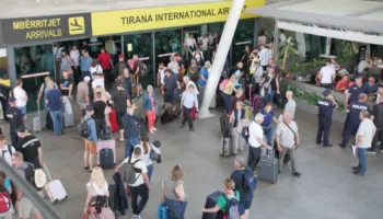 Turizmi shënon rekord të ri, 5 milionë të huaj hynë në 6-mujorin e parë në Shqipëri! Rritet numri i turistëve nga Azia dhe Italia