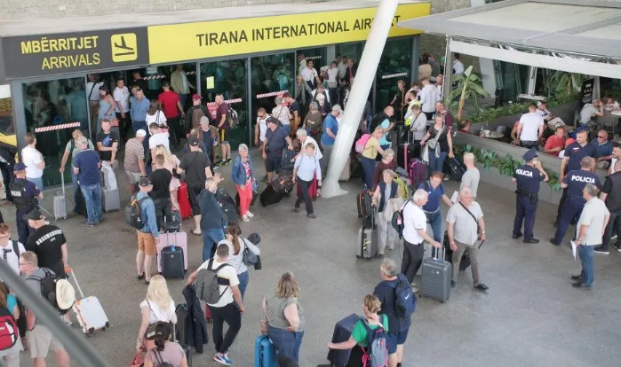 Turizmi shënon rekord të ri, 5 milionë të huaj hynë në 6-mujorin e parë në Shqipëri! Rritet numri i turistëve nga Azia dhe Italia