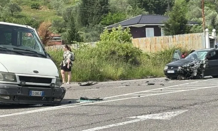 U aksidentua me furgon në Ksamil, 20-vjeçari humb jetën rrugës për në spital