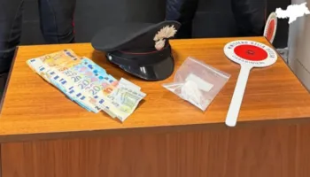 U arrestua pasi u tregoi karabinierëve pa dashje foton e kokainës, historia e shqiptarit bëhet virale