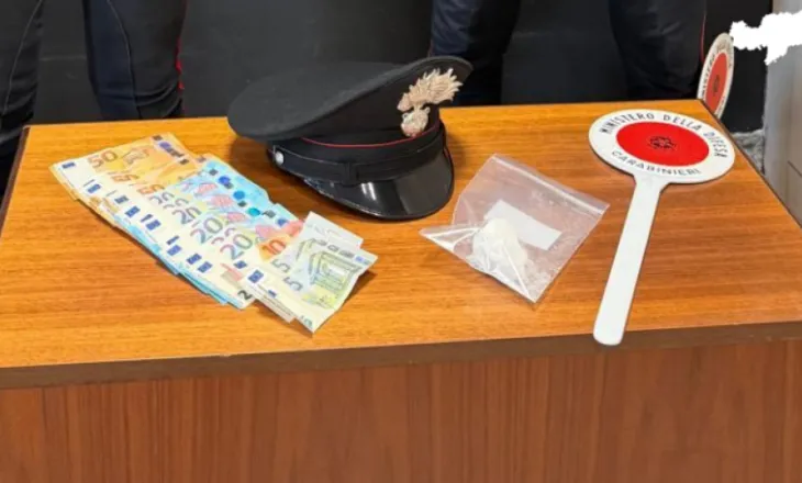 U arrestua pasi u tregoi karabinierëve pa dashje foton e kokainës, historia e shqiptarit bëhet virale