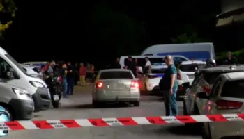 U gjet i vrarë, dhe i mbyllur brenda makinës së shërbimit/ Mbetet mister vdekja e policit 38-vjeçar në Athinë