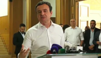 U godit me vezë gjatë seancës, Kurti: Nëse ky është çmimi që opozita të ulet në tryezë, e paguaj!