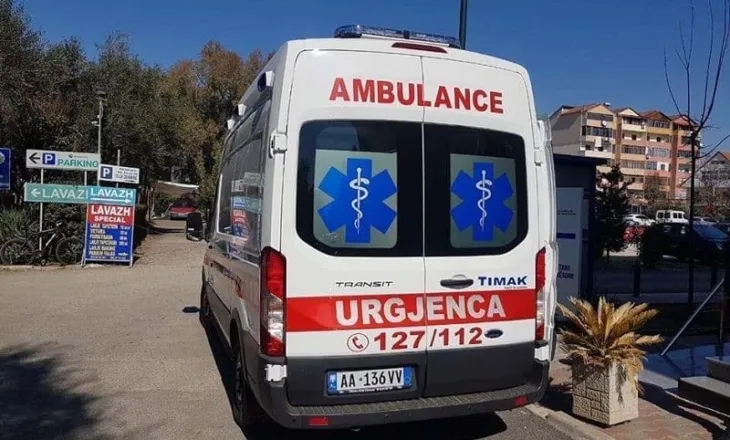 U hodh nga shkëmbi në Orikum, plagoset rëndë një pushues