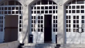U lëndua gjatë betejës për shuarjen e flakëve, punonjësi i Forcave të Armatosura përfundon te Trauma