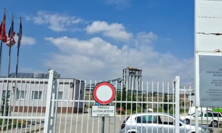 U ndalua në Aeroportin e Prishtinës, shtetasi iranian kërkon azil politik në Kosovë: Më kërcënohet jeta në Teheran!