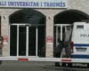 U plagos gjatë shuarjes së zjarrit në Mirditë, efektivi 28-vjeçar i FA dërgohet në Spitalin e Traumës