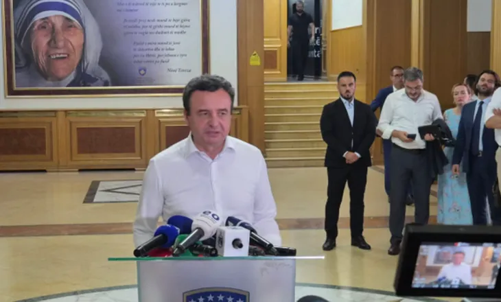 U qëllua me vezë në Kuvend, Kurti: Nëse ky është çmimi për t’u ulur për marrëveshje, jam i lumtur ta paguaj