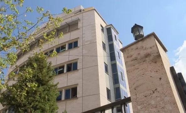 U zhvaste para shqiptarëve nëpërmjet postës, prokuroria e Tiranës dërgon në gjyq nigerianin! Skema që përdorte