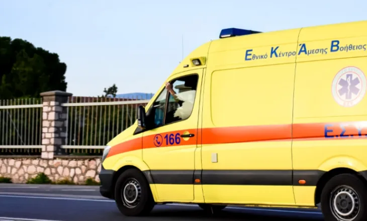 Udhëtimi me varkë kthehet në tragjedi, 40-vjeçarja humb jetën në sy të fëmijëve