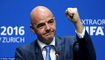 UEFA e do të shkarkuar, por Infantino merr edhe mbështetjen e Konfederatës Afrikane të Futbollit: Ka bërë shumë për sportin tonë!