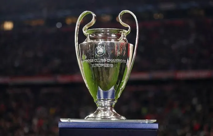 UEFA ndryshon rregullat: Kartonët e verdhë dhe koha në tabela elektronike marrin forma të reja