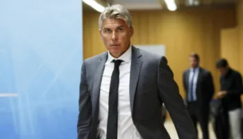 UEFA  “një hap prapa” me VAR, arbitrat përsëri në qendër të lojës