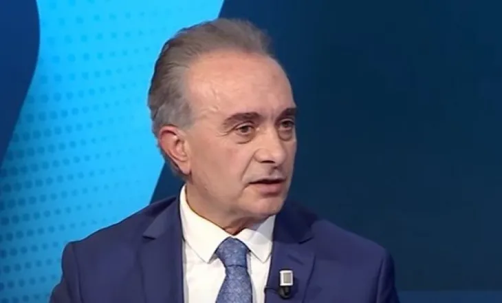 Ujërat e zeza në oborret e banesave/ Ironizon Baçi: Mos harroni të martën, ju pret kryetari bashkisë për…