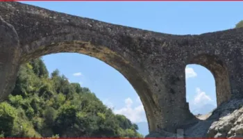 Ura e Bratit, plazh mes peizazheve mahnitëse të lumit të Vlorës