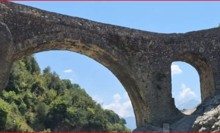 Ura e Bratit, plazh mes peizazheve mahnitëse të lumit të Vlorës
