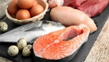 Ushqimet që prishen më shpejt gjatë verës – si t’i ruani siç duhet